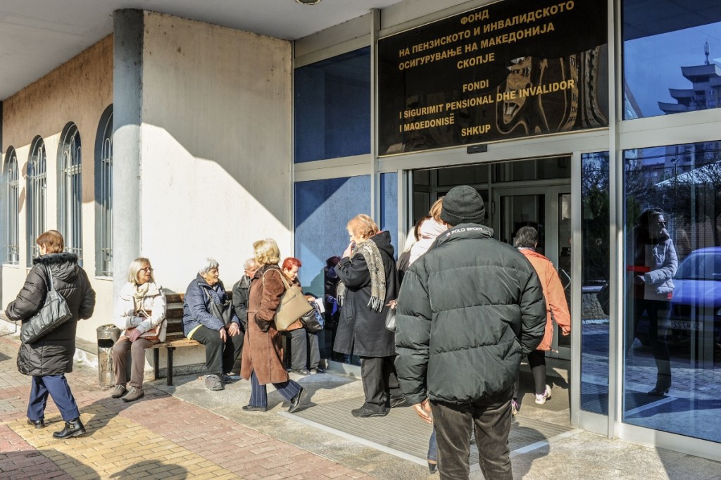 Alarm në Maqedoninë e Veriut: Mungesa e shtëpive të pleqve përballë rritjes së personave në nevojë për kujdes