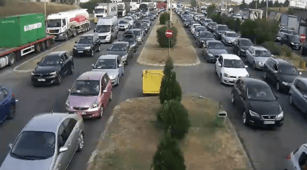 Në vendkalimin kufitar Bogorodicë, koha e pritjes mesatare është 15 minuta