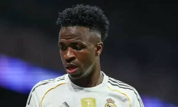 Real Madrid mund të kërkojë rreth 150 milionë euro për Vinicius nëse rinovimi dështon; takim vendimtar pritet këtë javë