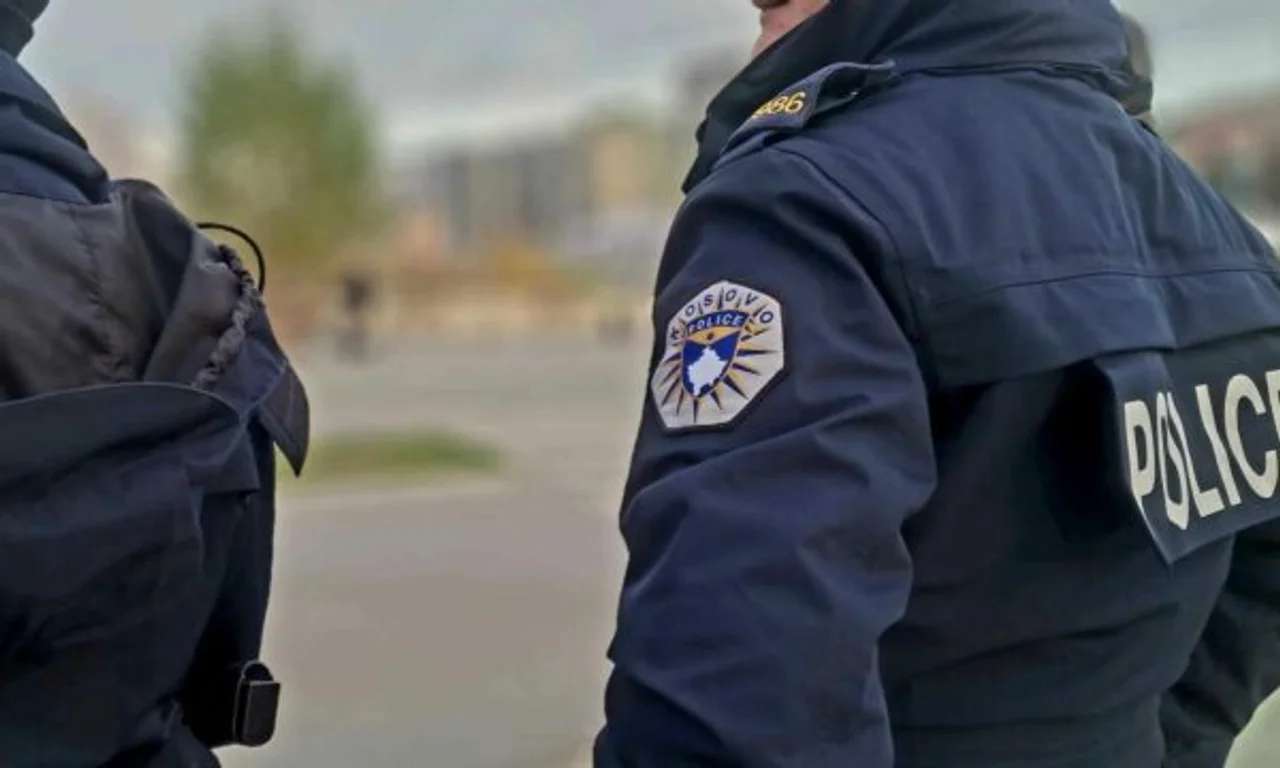 Policia në Shtime ndalon makinë në Gllavicë dhe sekuestron substancë të dyshuar, dy të shoqëruar