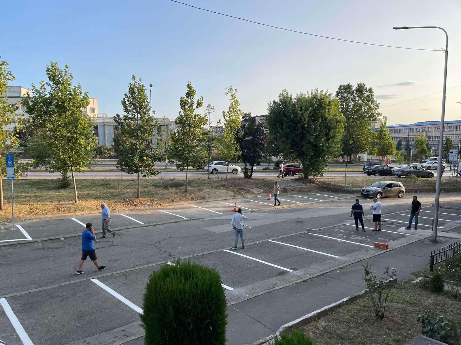 Komuna e Prishtinës lejon për 30 ditë parkingjet private për të menaxhuar trafikun veror