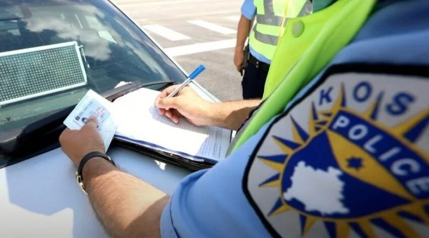 281 gjoba në Ferizaj: Policia shqipton dënime për përdorimin e telefonit gjatë ngasjes